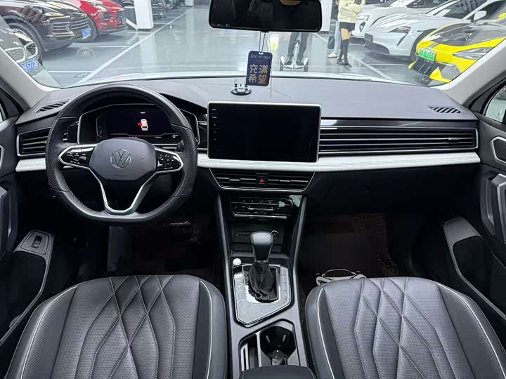 Фото 7 - Volkswagen Tiguan L Pro