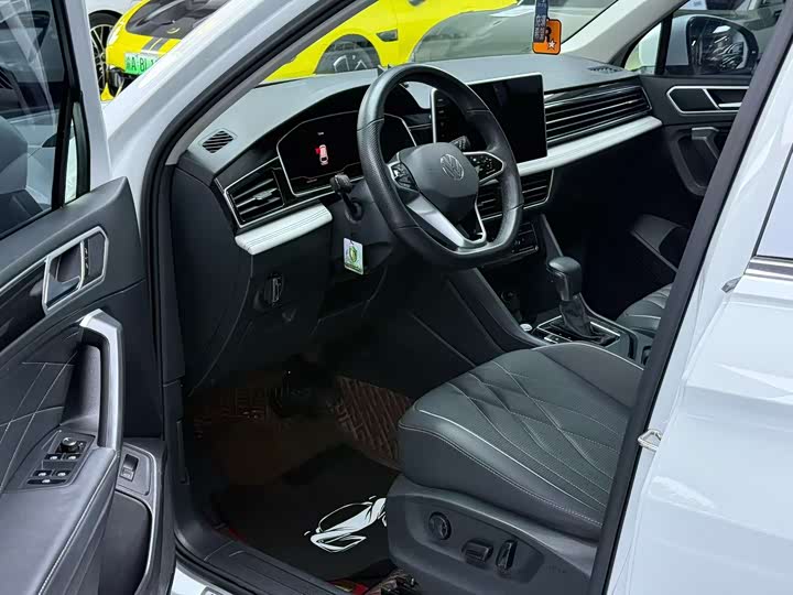 Фото 8 - Volkswagen Tiguan L Pro