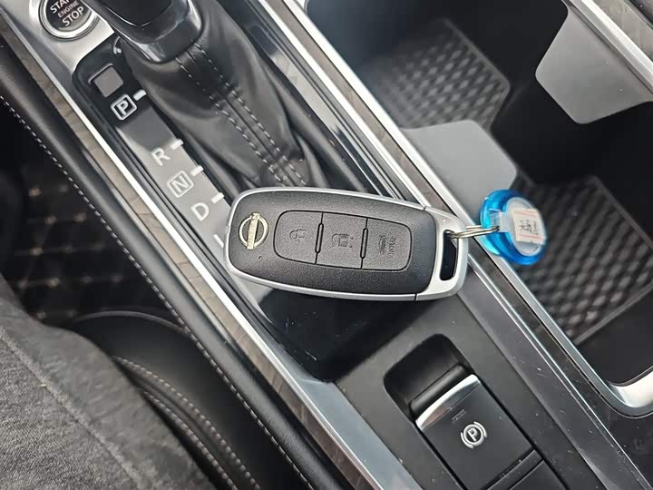 Фото 9 - Nissan Teana