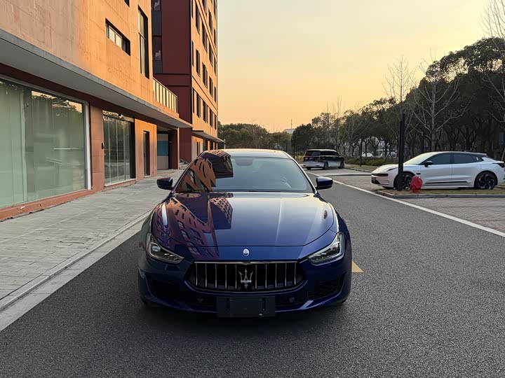 Фото 2 - Maserati Ghibli
