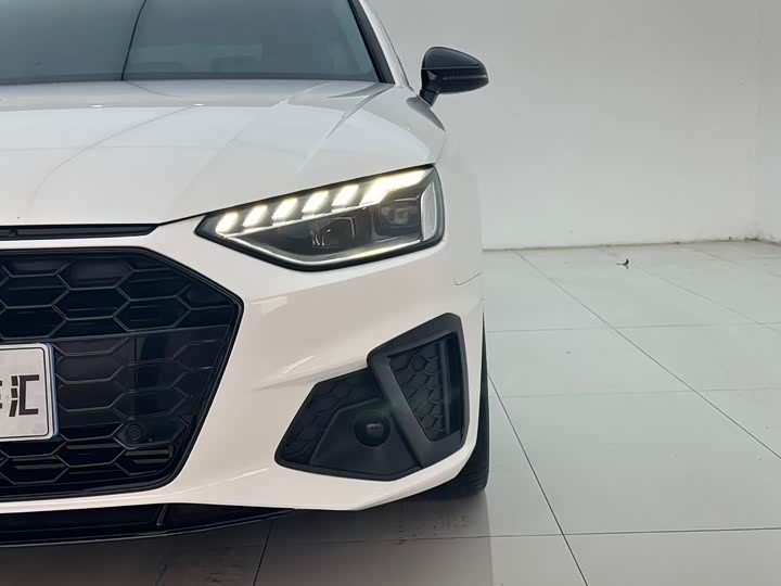 Фото 4 - Audi A4L