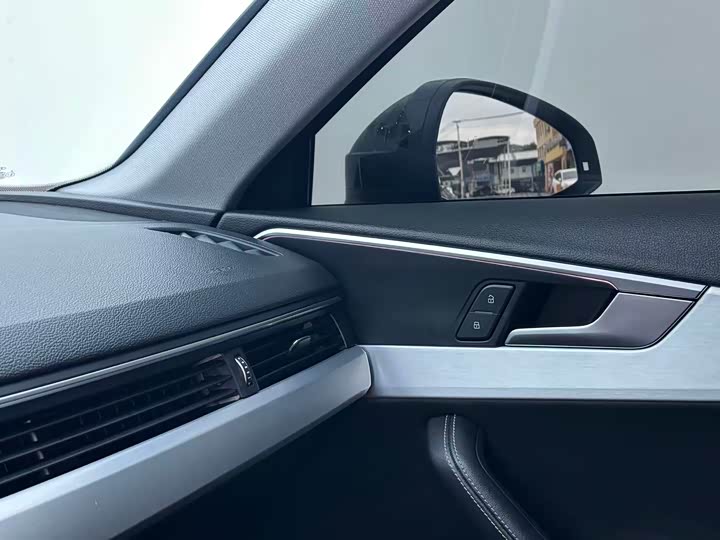 Фото 6 - Audi A4L