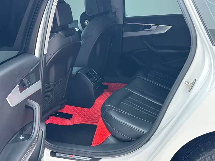 Фото 8 - Audi A4L