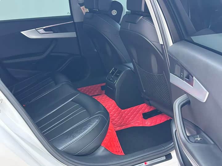 Фото 9 - Audi A4L