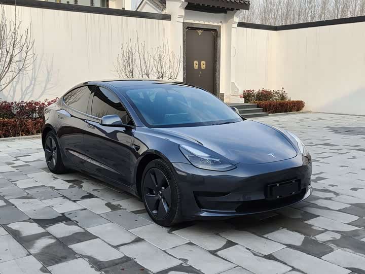 Фото 3 - Tesla Model 3