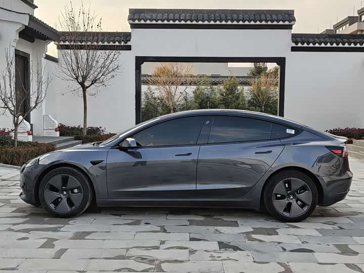 Фото 4 - Tesla Model 3