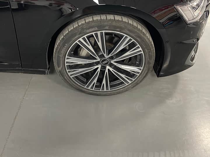 Фото 5 - Audi A6L