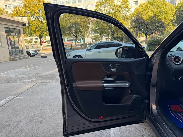 Фото 6 - Mercedes-Benz GLB-Class