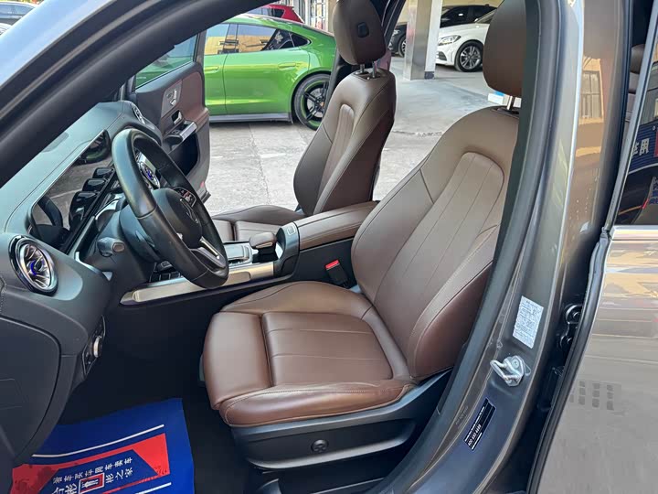 Фото 8 - Mercedes-Benz GLB-Class