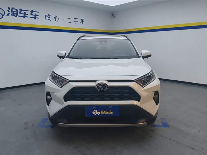 Фото 2 - Toyota RAV4