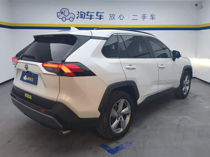 Фото 3 - Toyota RAV4