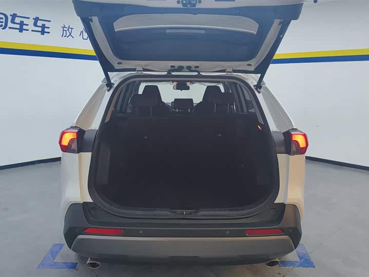 Фото 4 - Toyota RAV4