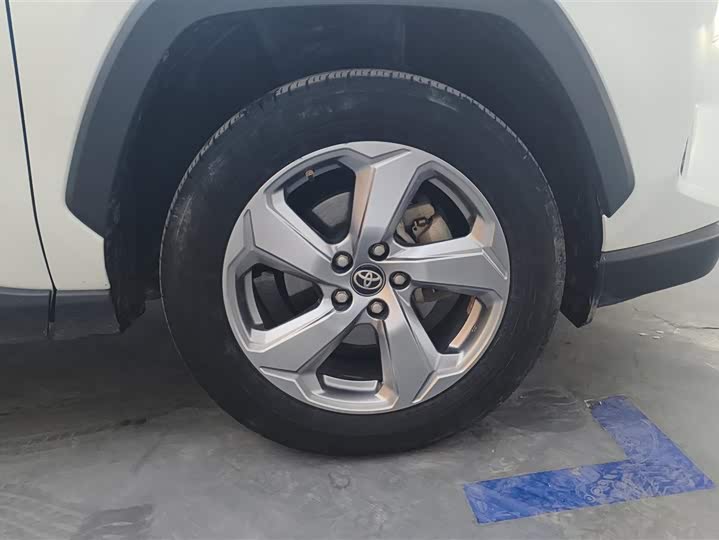 Фото 6 - Toyota RAV4