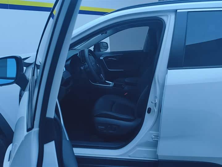 Фото 9 - Toyota RAV4