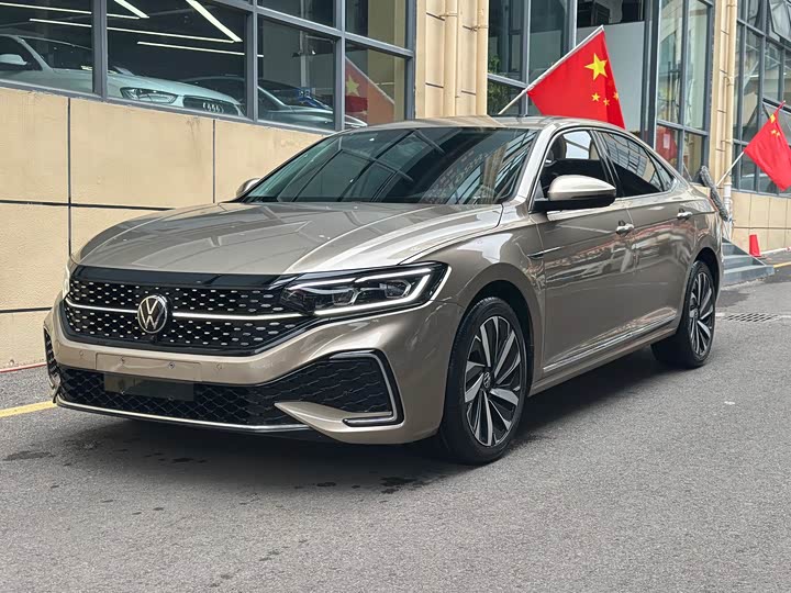 Фото 1 - Volkswagen Passat