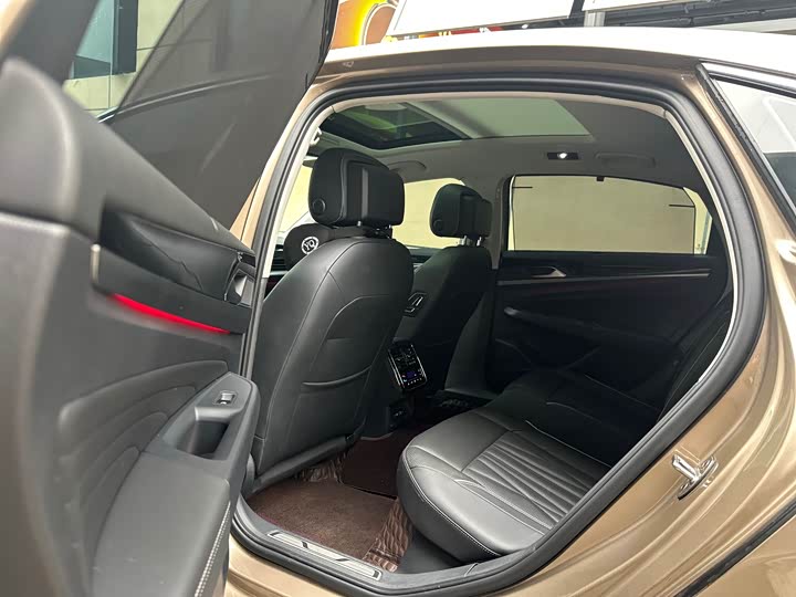 Фото 8 - Volkswagen Passat