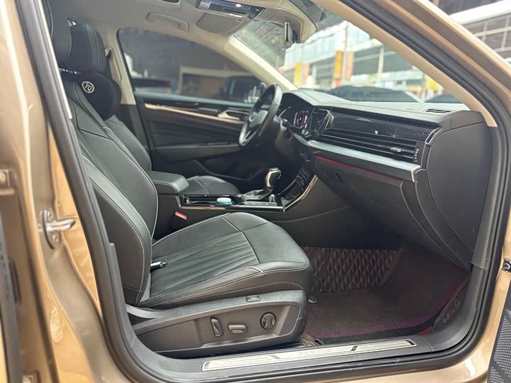 Фото 9 - Volkswagen Passat