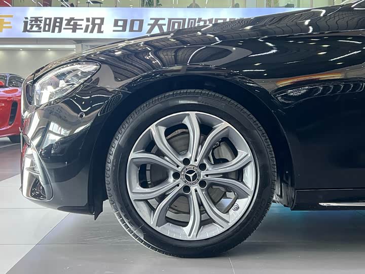 Фото 3 - Mercedes-Benz E-Class