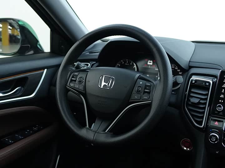 Фото 8 - Honda UR-V