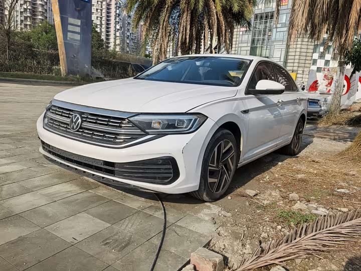 Фото 1 - Volkswagen Sagitar L