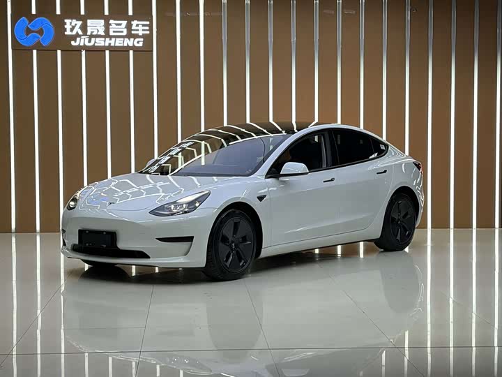 Фото 1 - Tesla Model 3