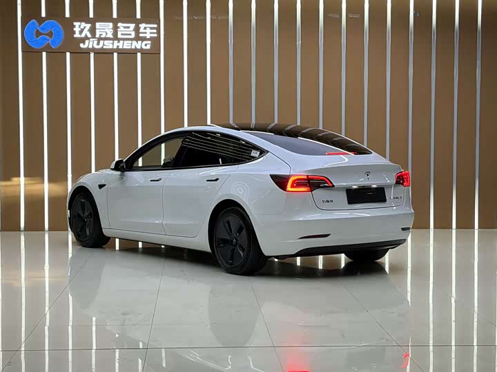 Фото 7 - Tesla Model 3