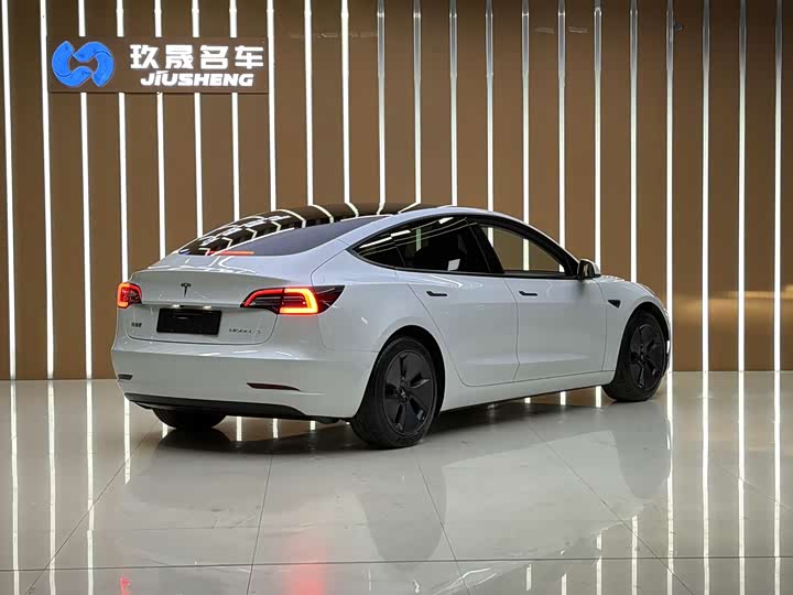 Фото 9 - Tesla Model 3