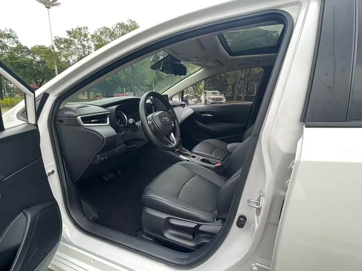 Фото 4 - Toyota Corolla