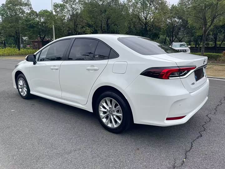 Фото 9 - Toyota Corolla