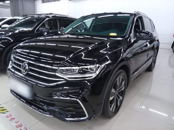 Фото 2 - Volkswagen Tiguan L Pro