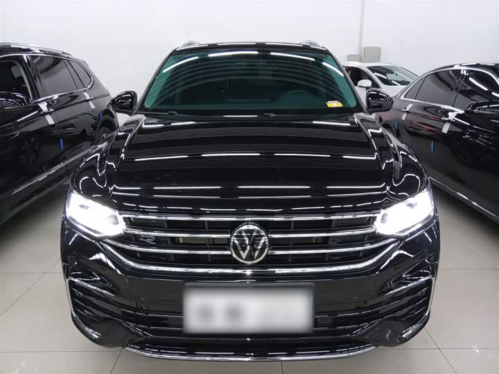 Фото 3 - Volkswagen Tiguan L Pro