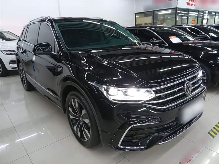 Фото 4 - Volkswagen Tiguan L Pro