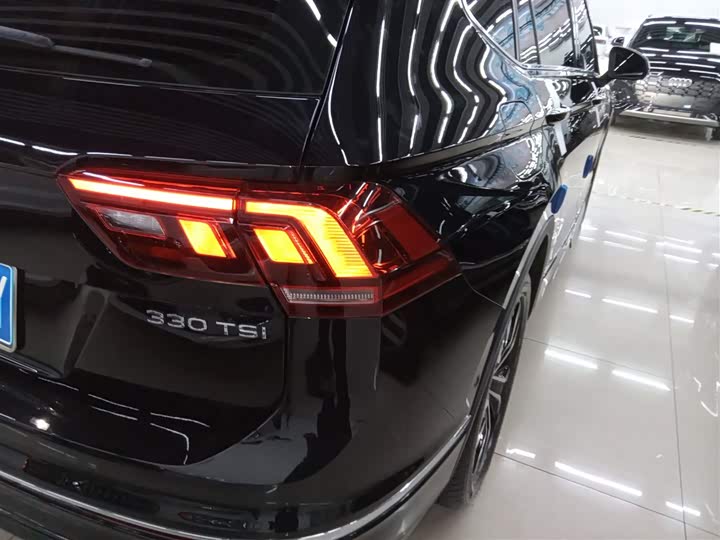 Фото 8 - Volkswagen Tiguan L Pro