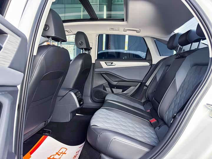 Фото 9 - Volkswagen Sagitar L