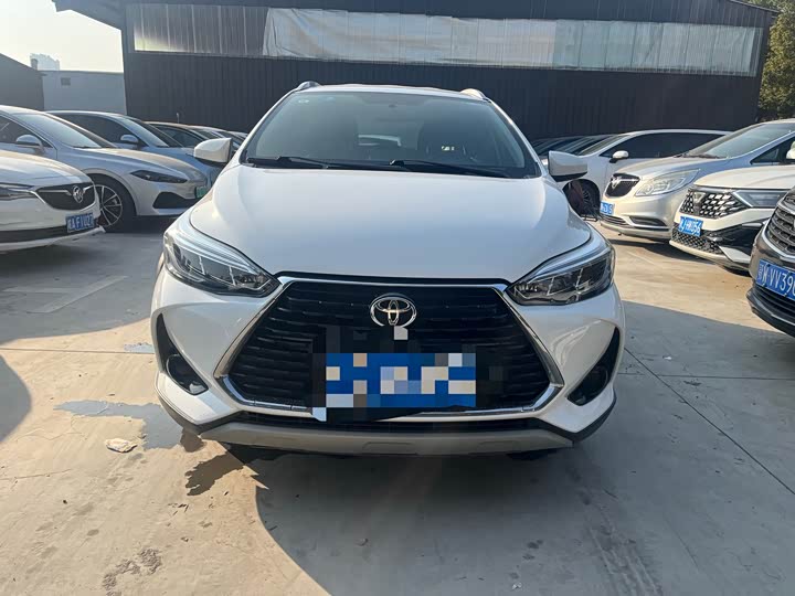 Фото 2 - Toyota Yaris L Hatchback