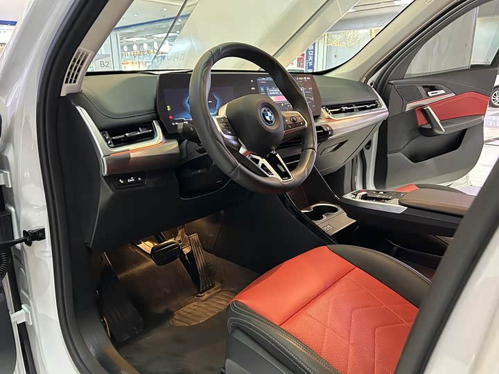 Фото 4 - BMW iX1