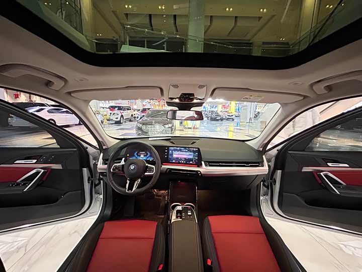 Фото 6 - BMW iX1