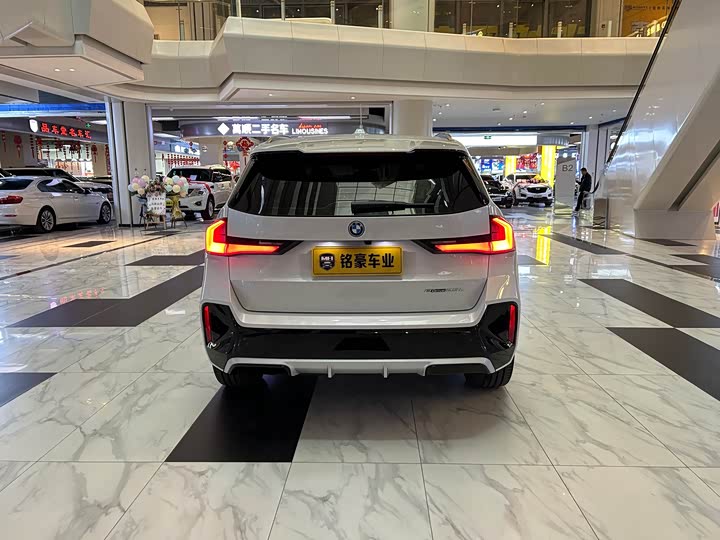 Фото 8 - BMW iX1