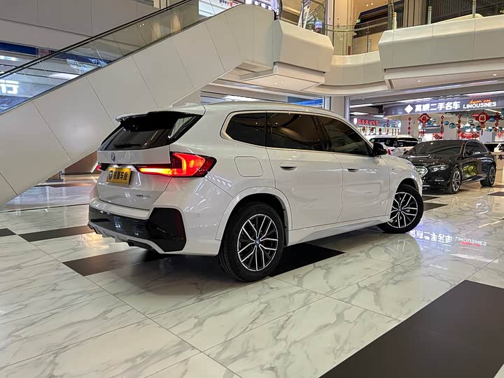 Фото 9 - BMW iX1