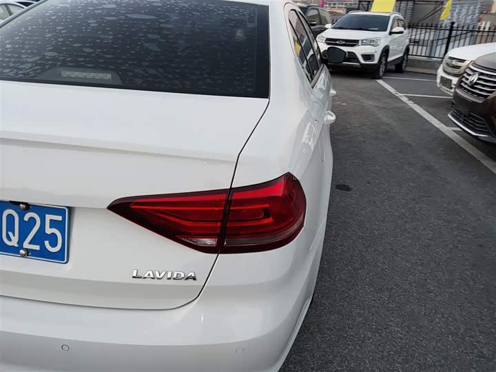 Фото 8 - Volkswagen Lavida