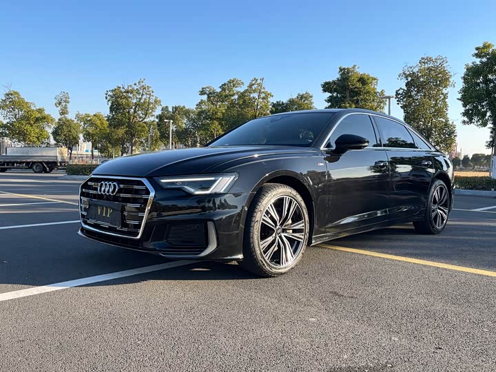 Фото 1 - Audi A6L