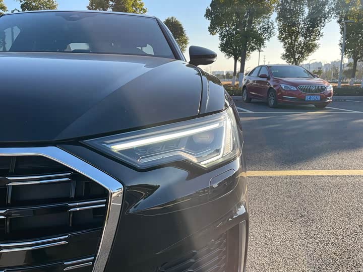 Фото 4 - Audi A6L