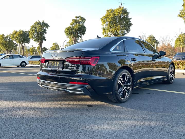 Фото 6 - Audi A6L