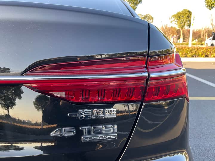 Фото 8 - Audi A6L