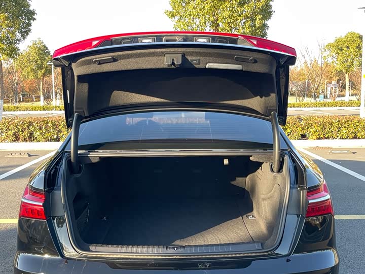 Фото 9 - Audi A6L