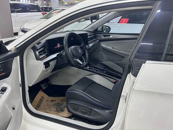 Фото 9 - Volkswagen Lamando L