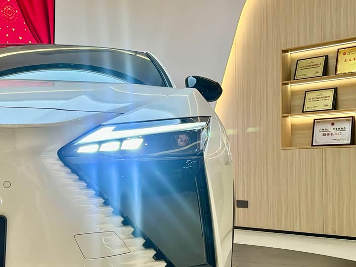 Фото 3 - Lexus RZ