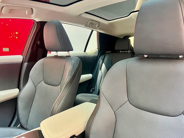 Фото 9 - Lexus RZ