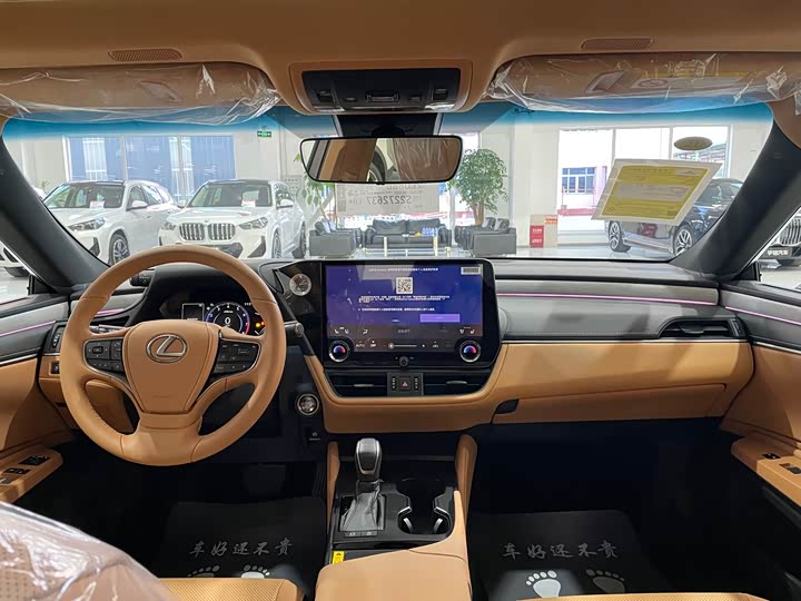 Фото 9 - Lexus ES