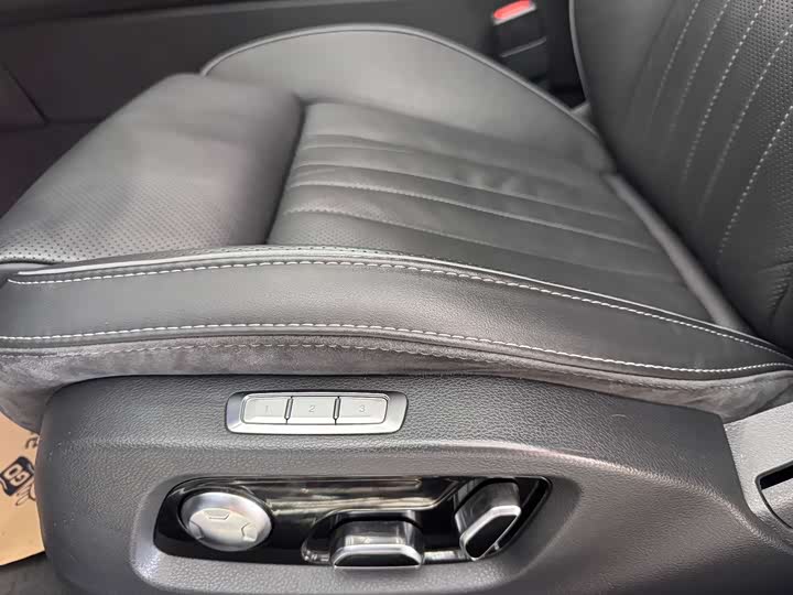 Фото 7 - Hongqi H9